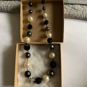 Beautiful bead and pearl style necklace